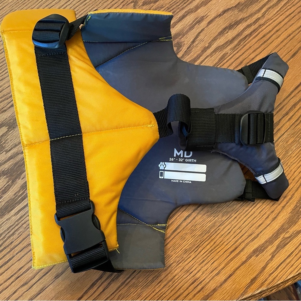 Dog Life Swim Vest size medium - Picture 2 of 3